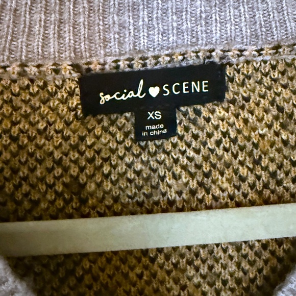 *SOLD* Teddy Knit V-neck Sweater XS Social Scene - Picture 4 of 6